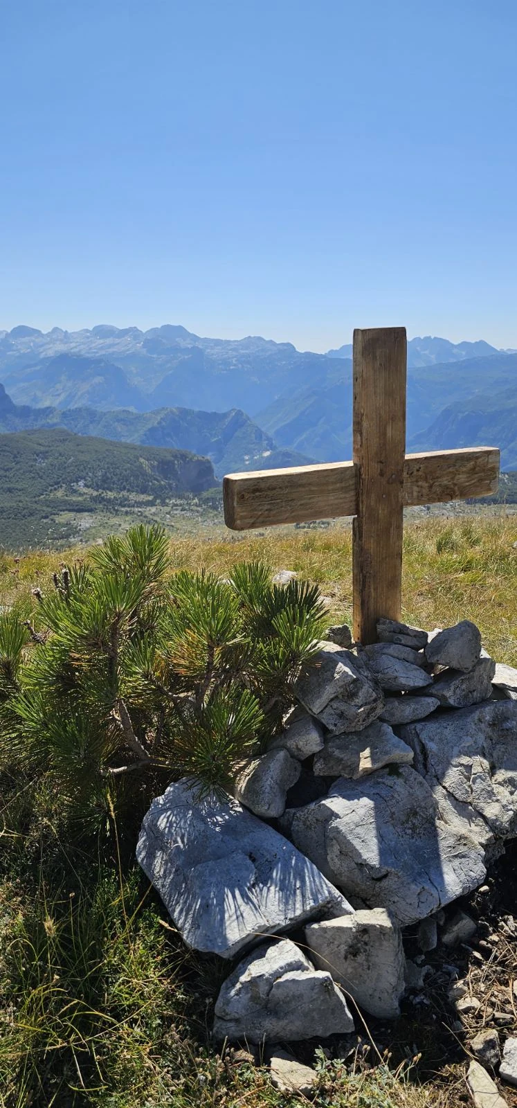 Pogled sa planinskog vrha